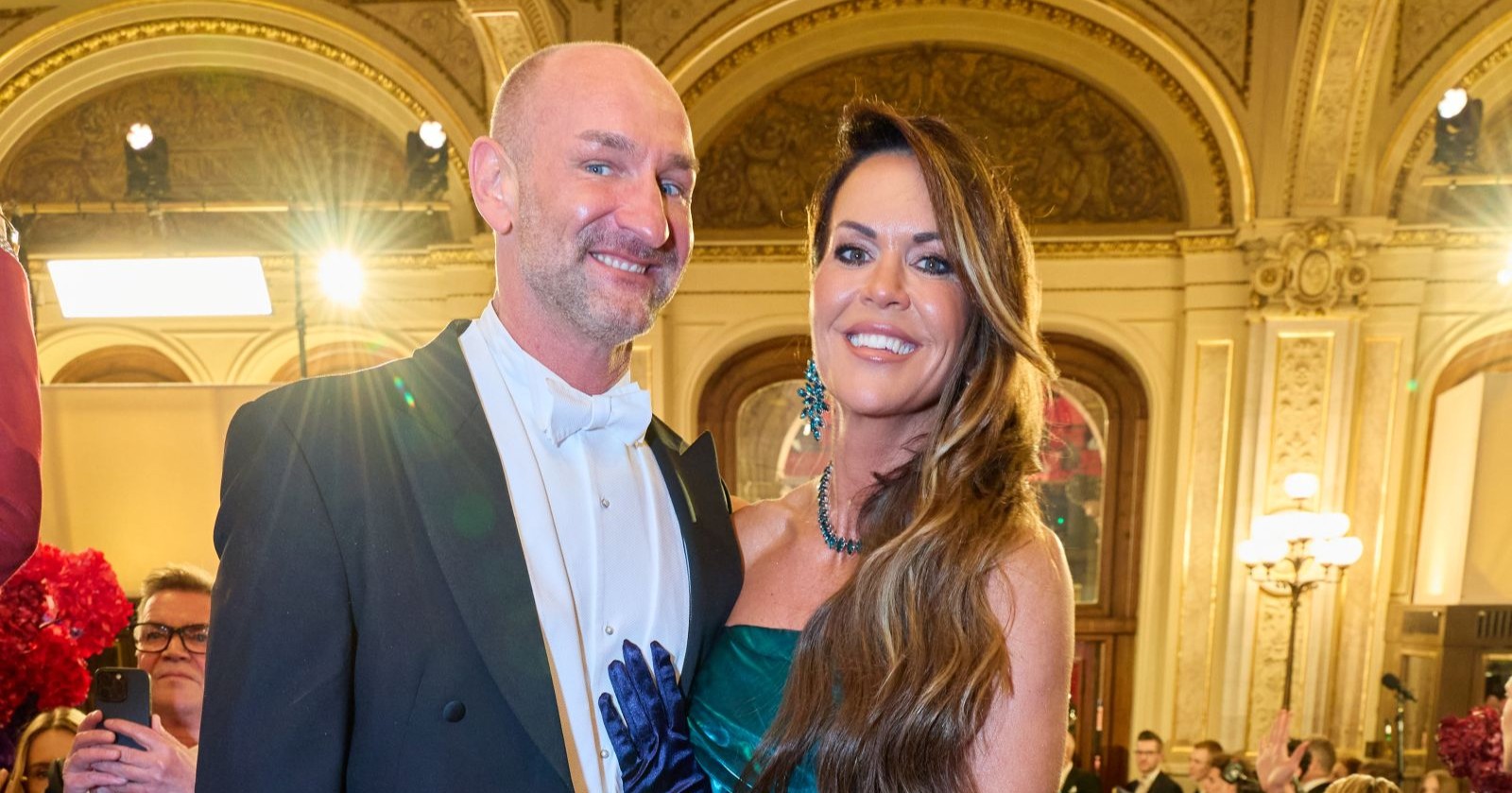 Martina Reuter mit ihrem Freund beim Wiener Opernball/ Martina Reuter hat einen Fehler im Instagram gemacht