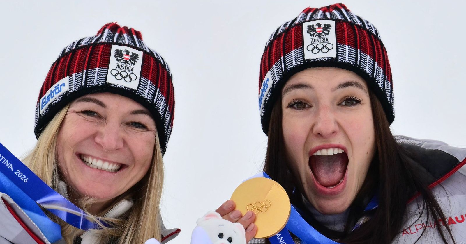 Ariane Rädler und Katharina Huber feiern Olympia-Gold in der Alpinen Kombination 2026 für Österreich in Cortina d’Ampezzo.