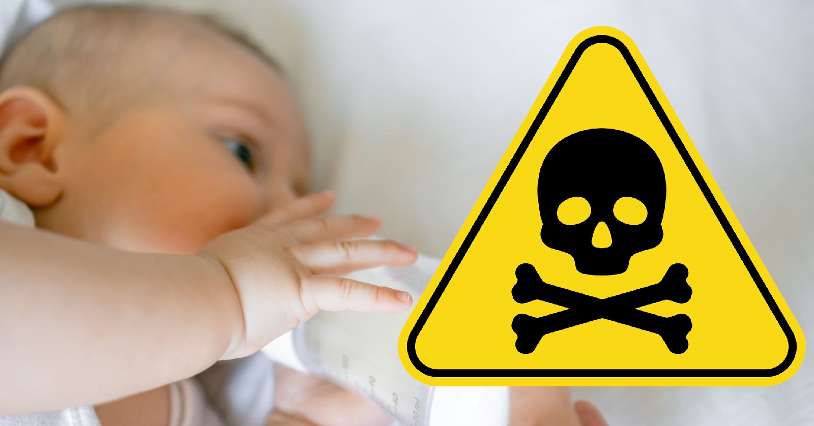 Ein Baby trinkt aus einer Flasche, daneben ein gelbes Warnsymbol mit Totenkopf – Hinweis auf den Rückruf von Babynahrung wegen eines gefährlichen Toxins.