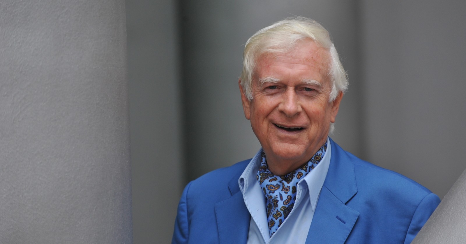 Porträt von Prof. Hademar Bankhofer in blauem Anzug, österreichischer Gesundheitsjournalist und Autor, 1941–2026; Mr. Gesundheit ist im Alter von 84 Jahren an Altersschwäche verstorben.