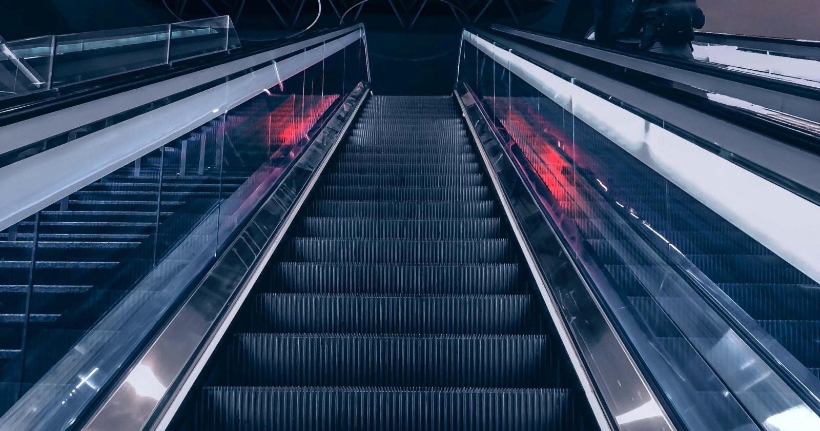Rolltreppe/ In Dresden wurde eine Frau in einer Rolltreppe eingeklemmt