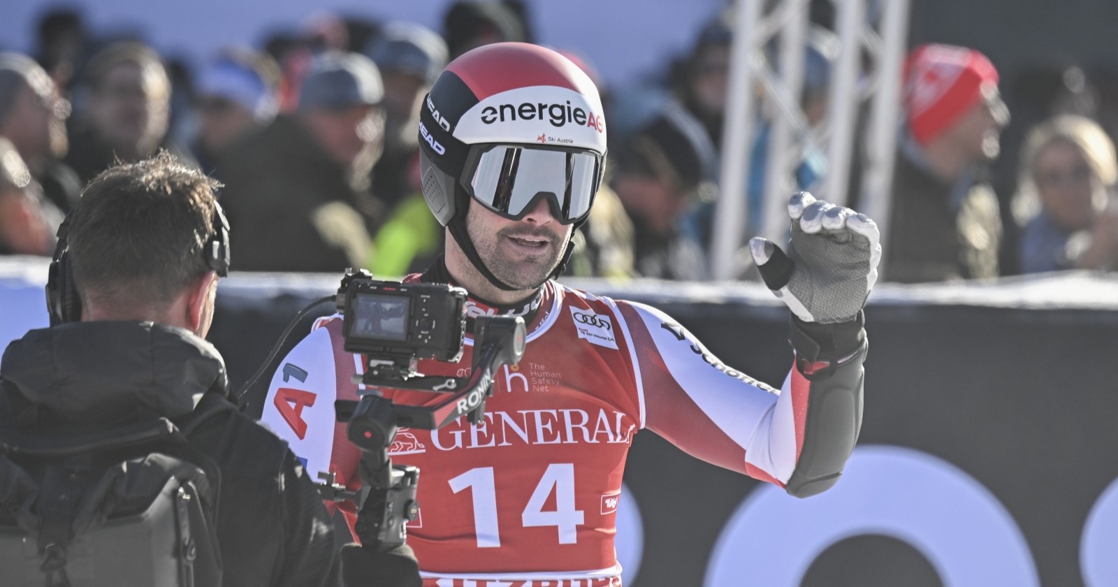 Vincent Kriechmayr attackiert im Olympia-Super-G 2026 auf der eisigen Stelvio in Bormio.