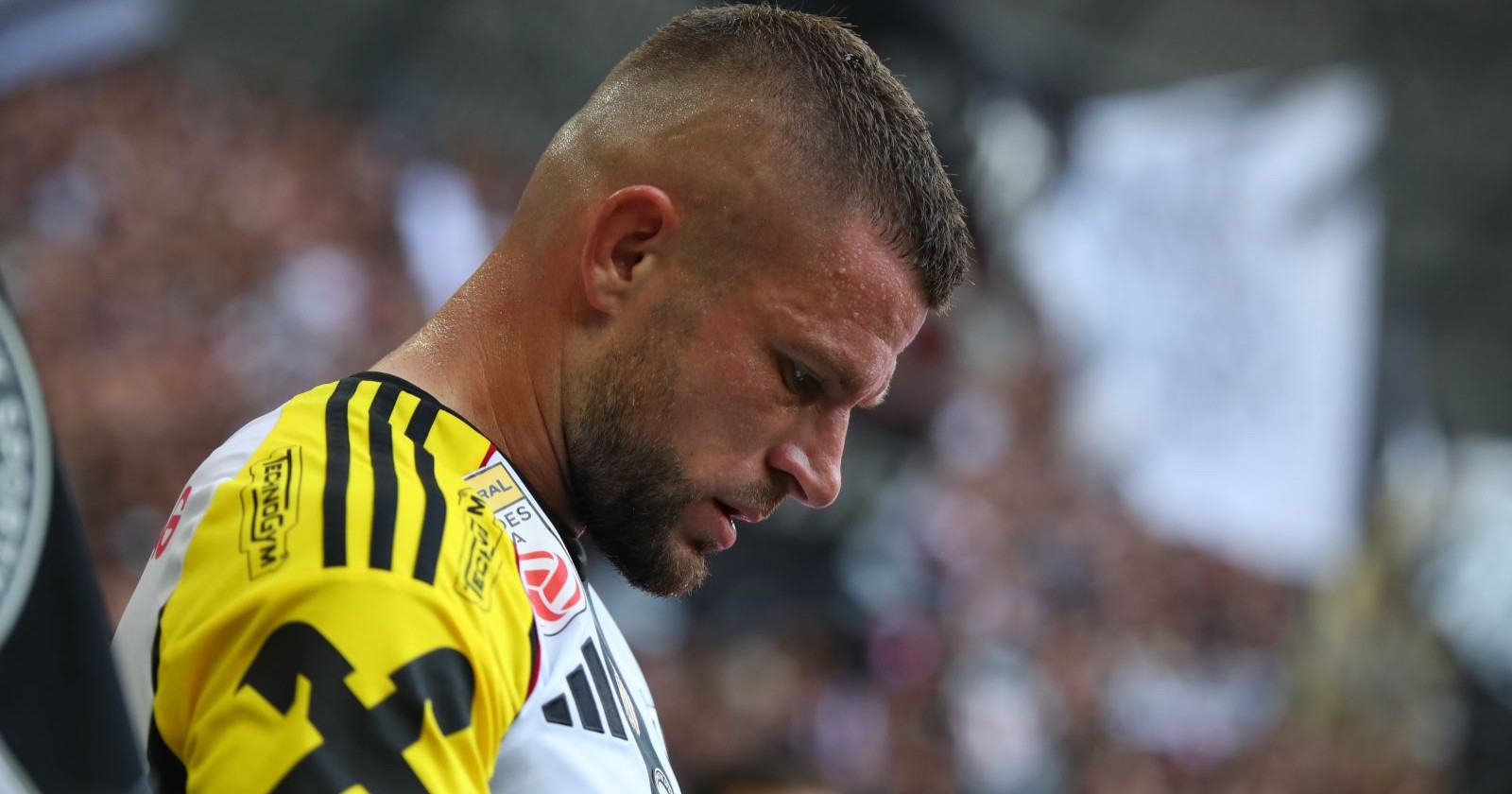 Valon Berisha im Trikot des LASK: Der ehemalige Linz-Profi wurde auf der A1 Zeuge des tödlichen Unfalls seines Cousins