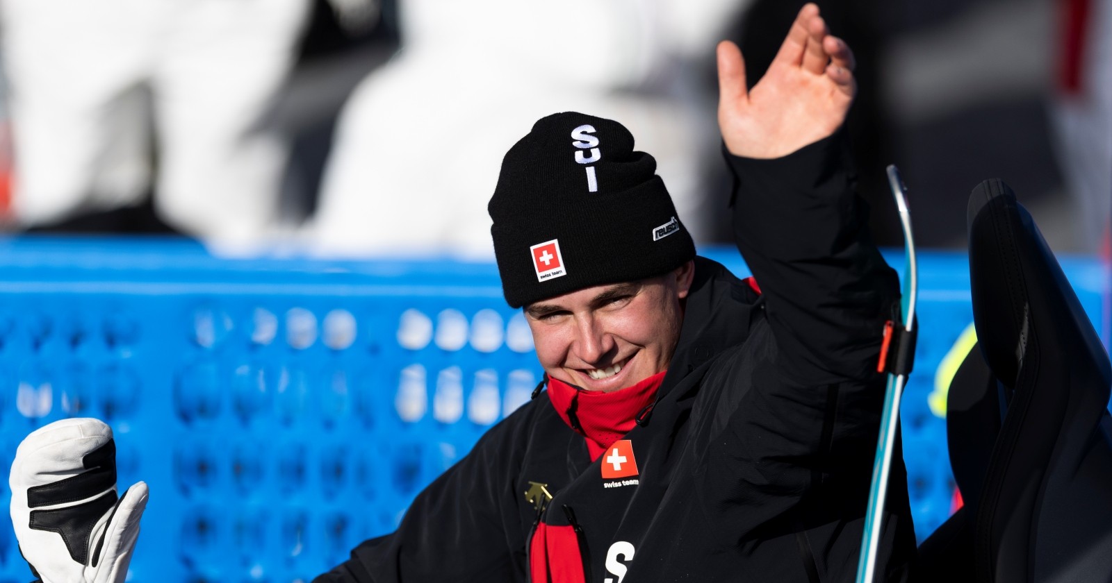 Franjo von Allmen jubelt nach seinem Sieg im Super-G bei Olympia in Bormio.