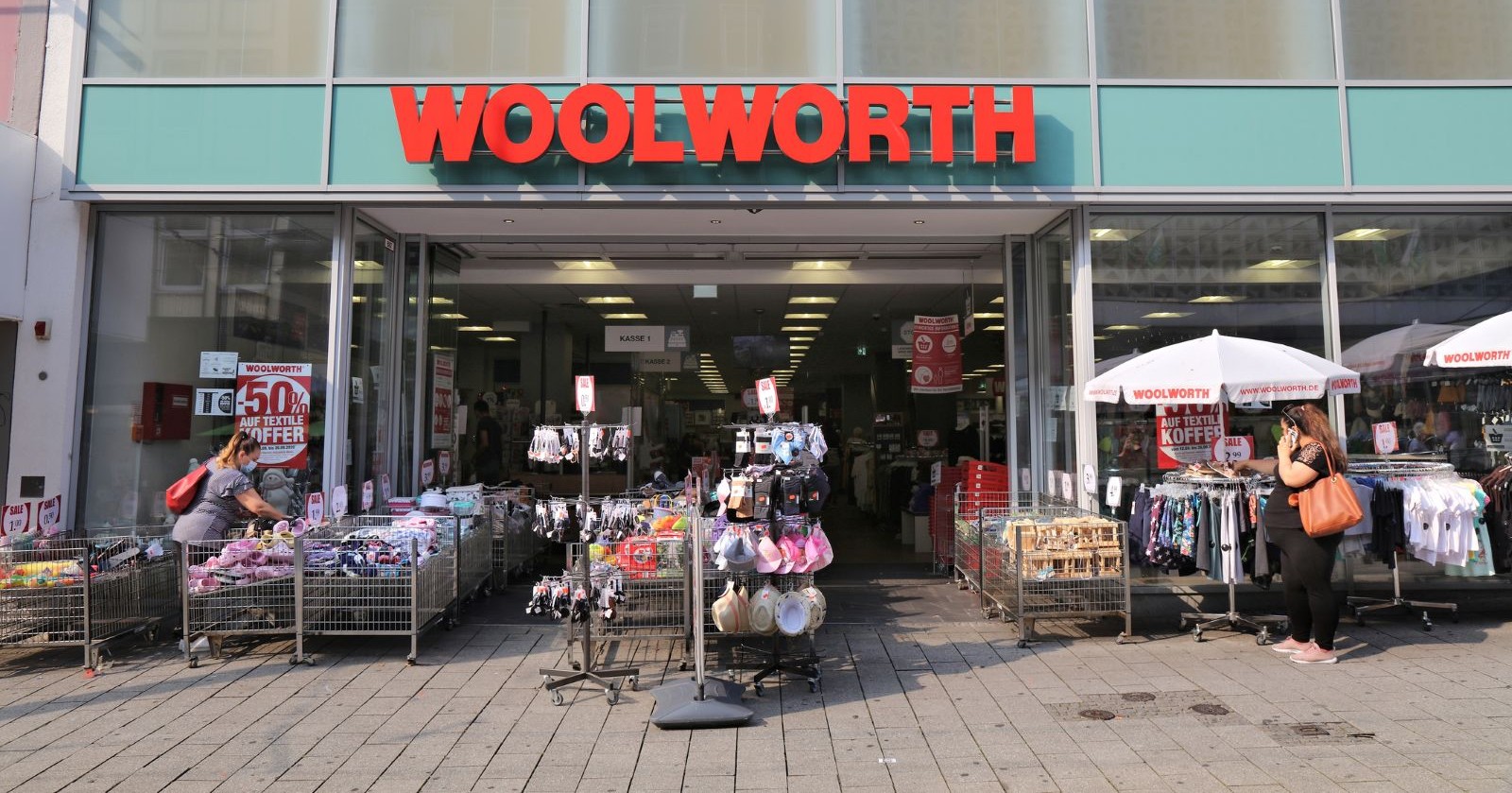 Ein Woolworth-Geschäft von außen.
