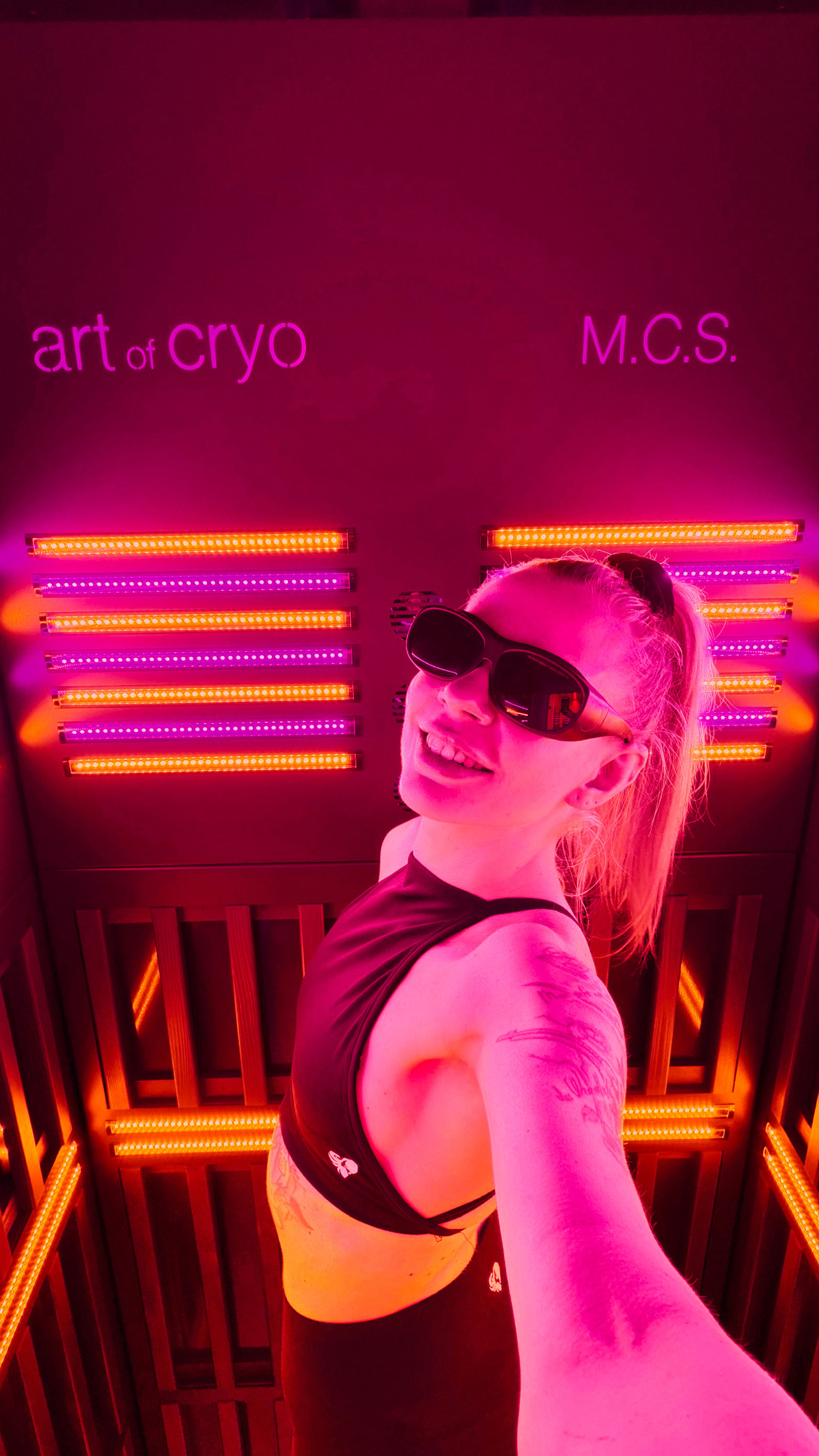 Frau bei medizinischer Farblichttherapie | Credit: M. Schönbauer/D. Kern