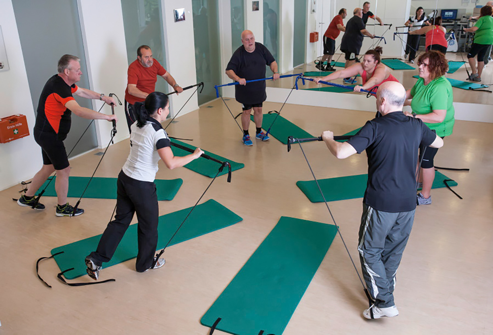 Seniorinnen und Senioren beim Training | Credit: Cardiomed Linz/Herbert Resch