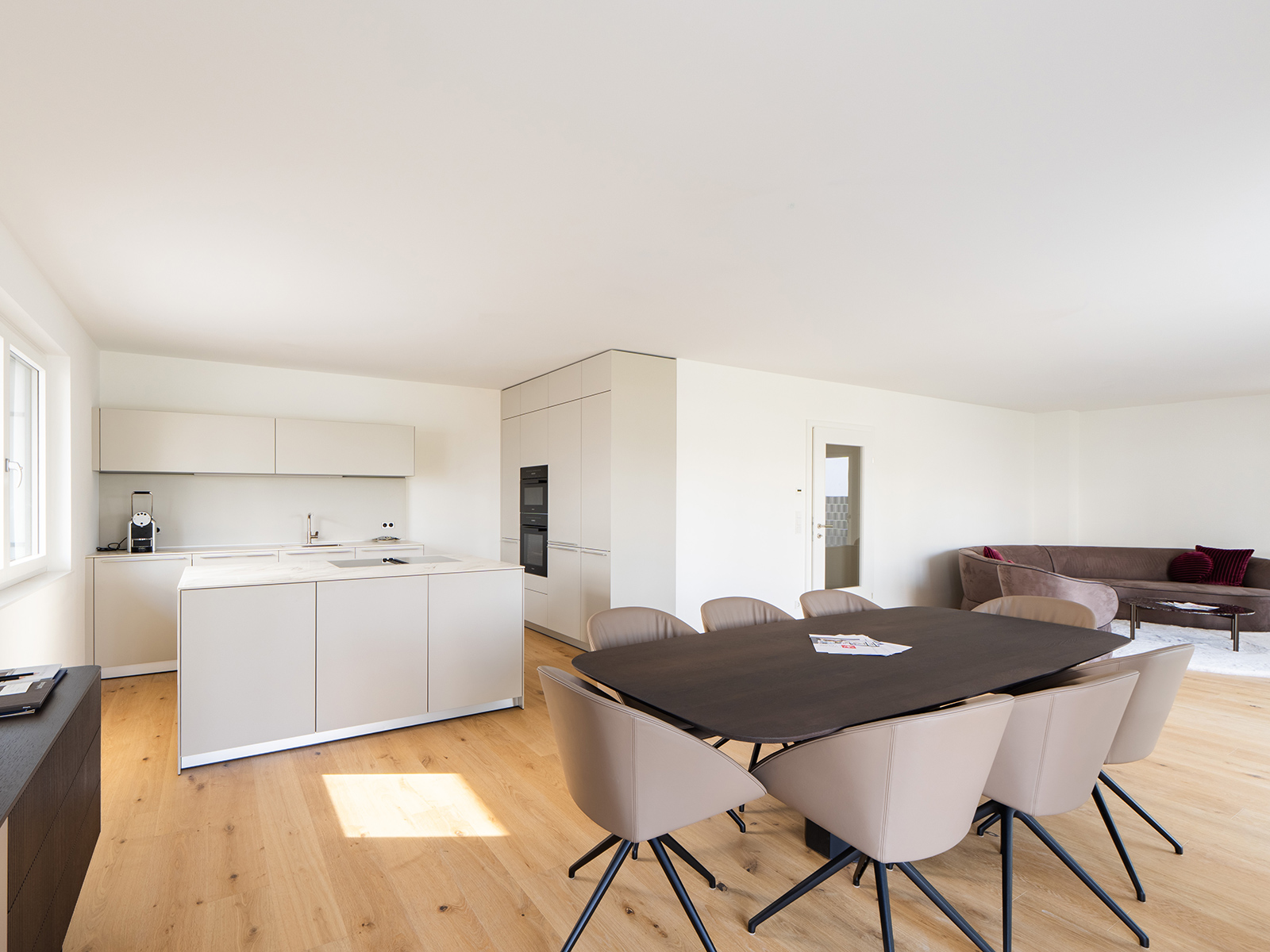 Moderner Wohnraum mit hochwertiger Ausstattung | Credit: Glorit Bausysteme