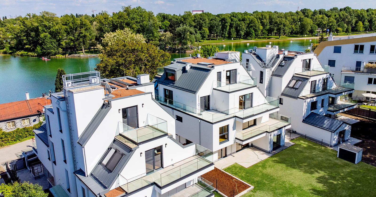 Modernes mehrstöckiges Wohnhaus | Credit: Glorit Bausysteme