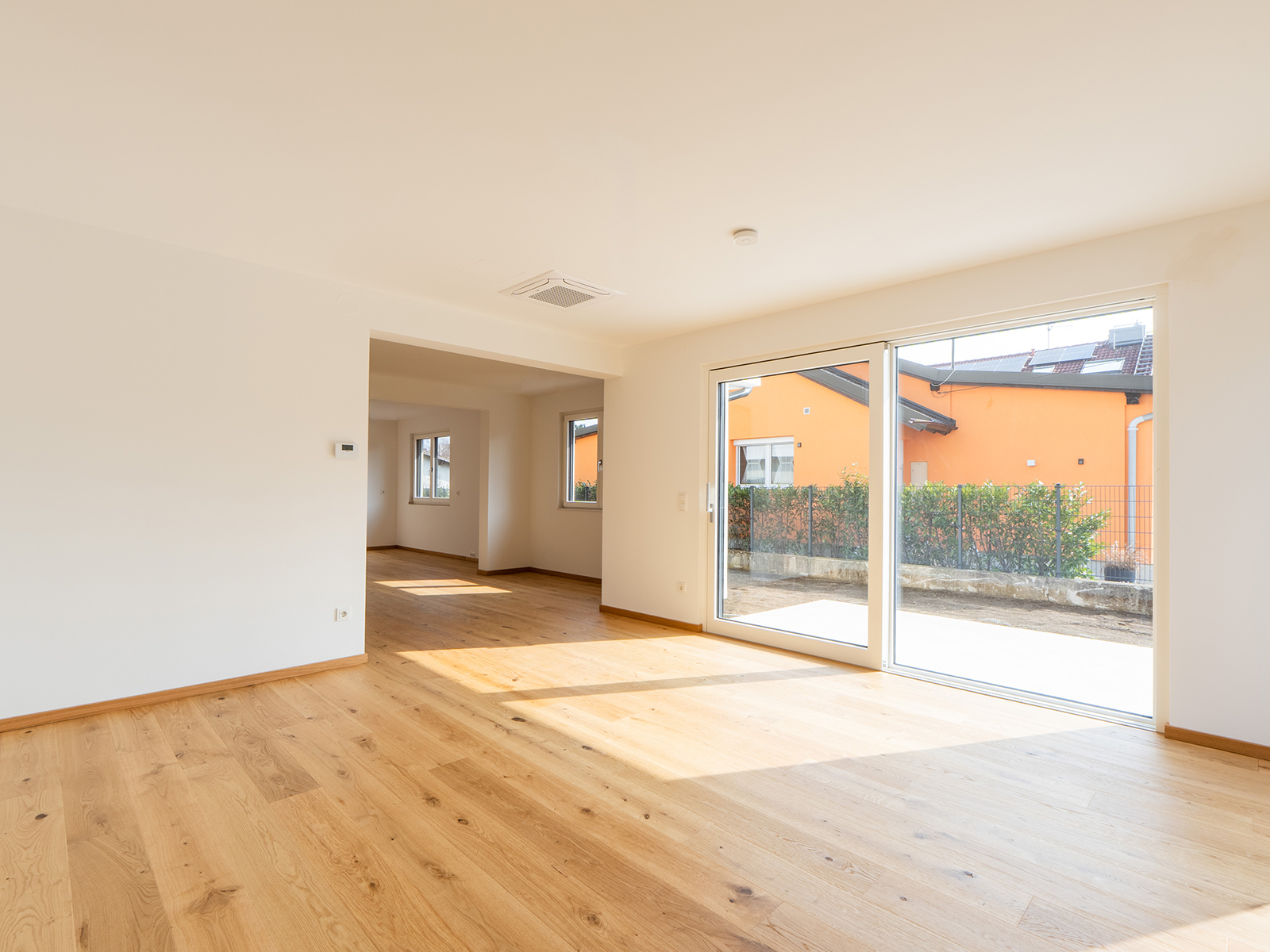 Unmöblierter heller Wohnraum | Credit: Glorit Bausysteme