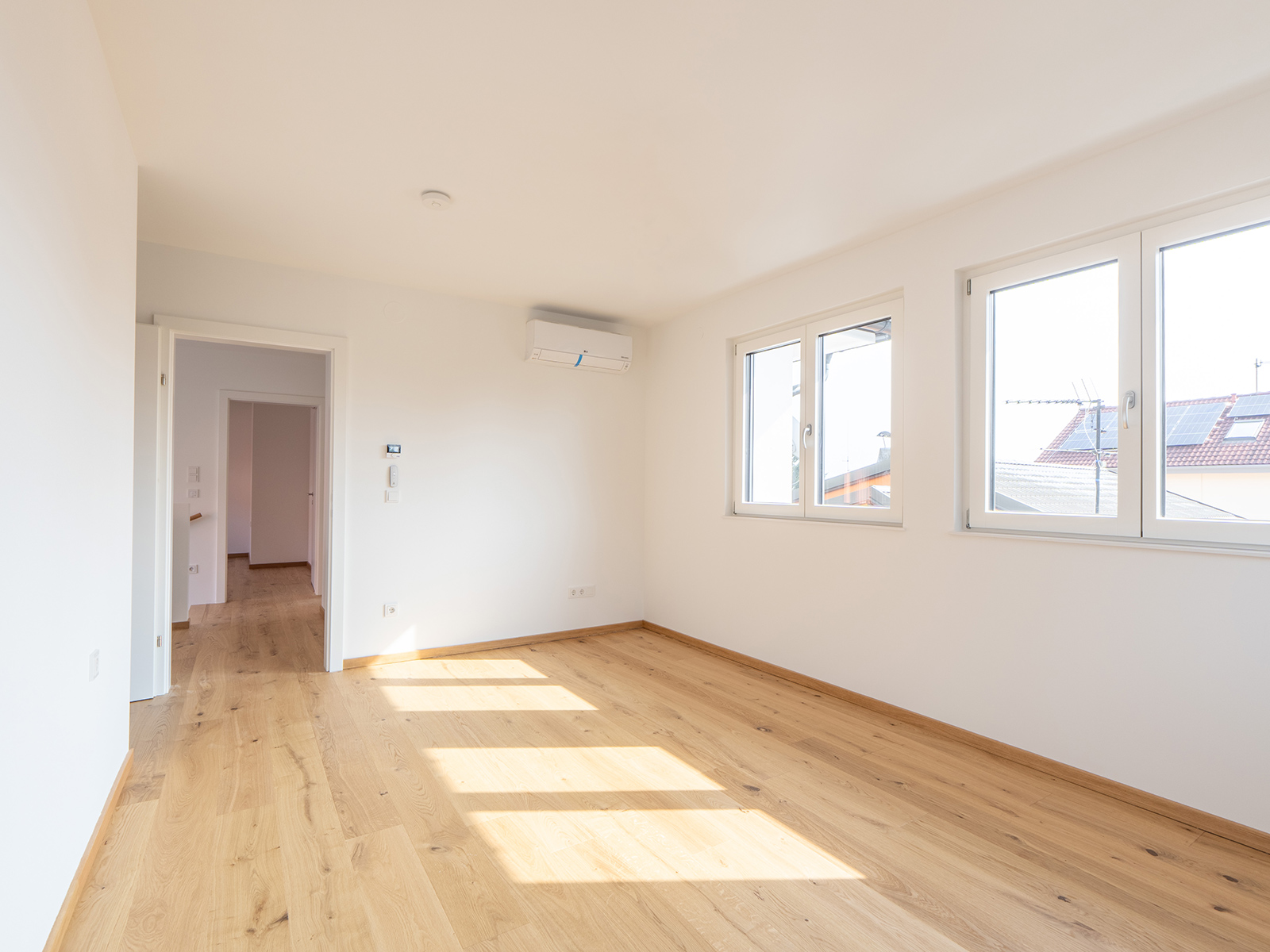 Unmöblierter heller Wohnraum | Credit: Glorit Bausysteme