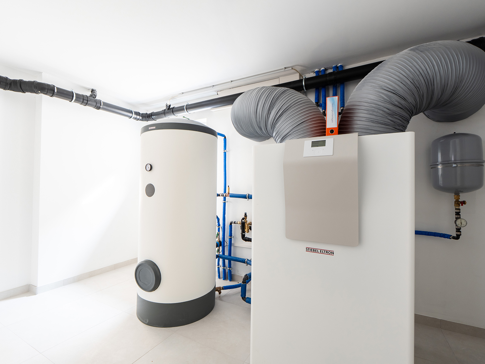 Heizkeller eines modernen Wohnhauses | Credit: Glorit Bausysteme