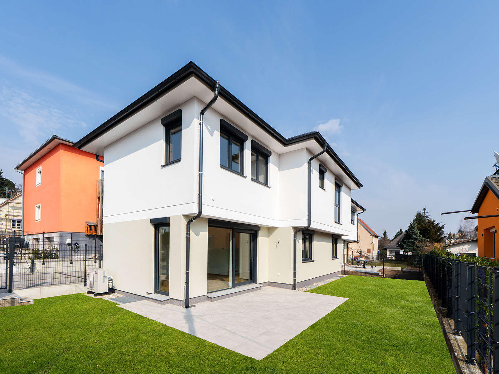 Modernes Wohnhaus im Grünen | Credit: Glorit Bausysteme