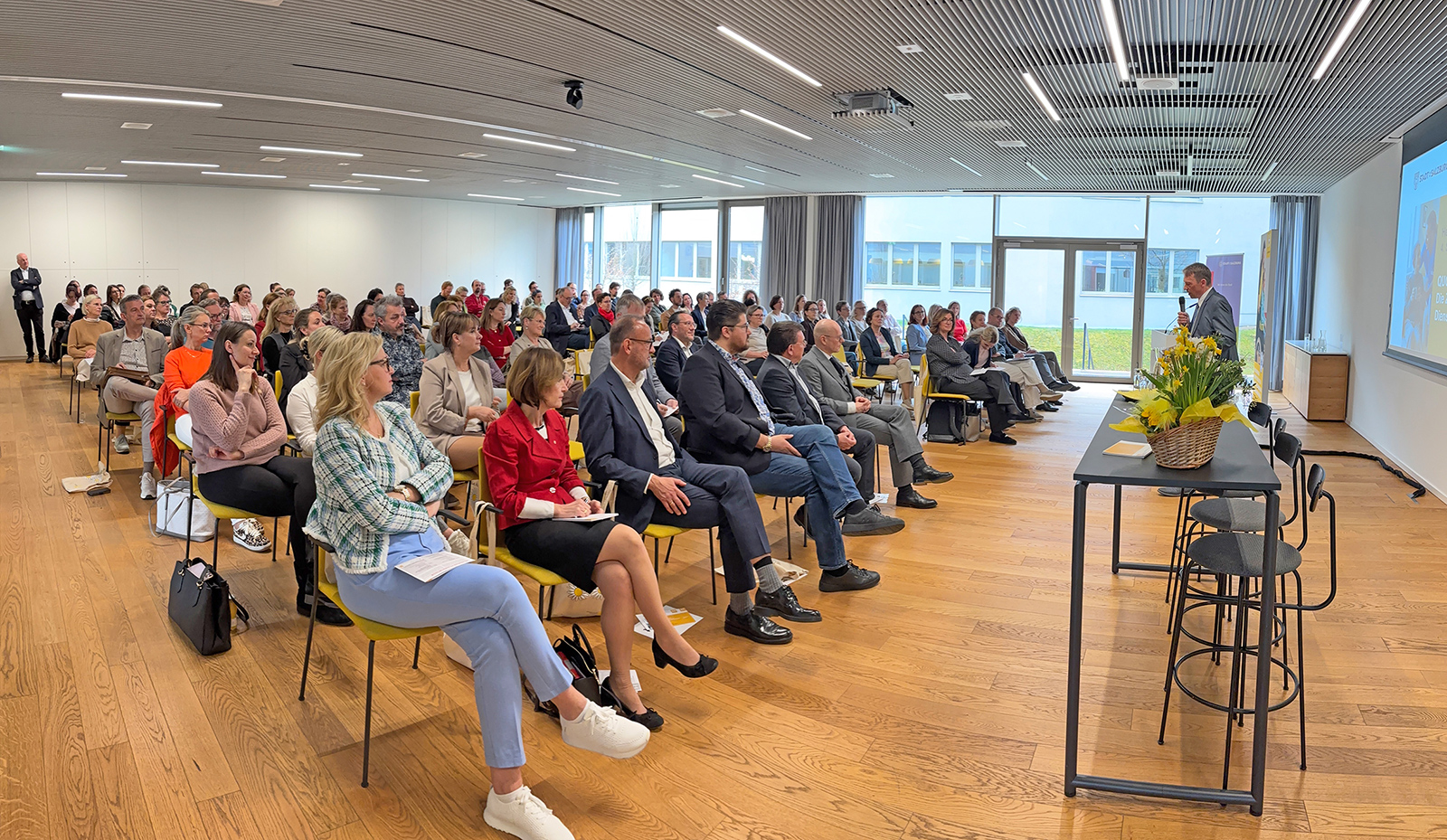 Teilnehmende eines Symposiums | Credit: Hilfswerk Salzburg