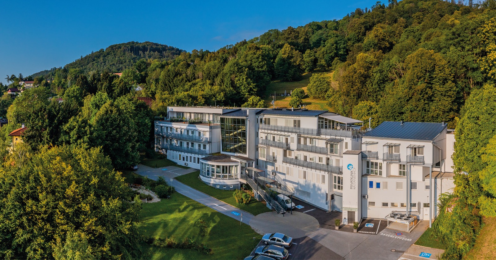 Außenansicht von der Privatklinik Kastanienhof | Credit: Privatklinik Kastanienhof