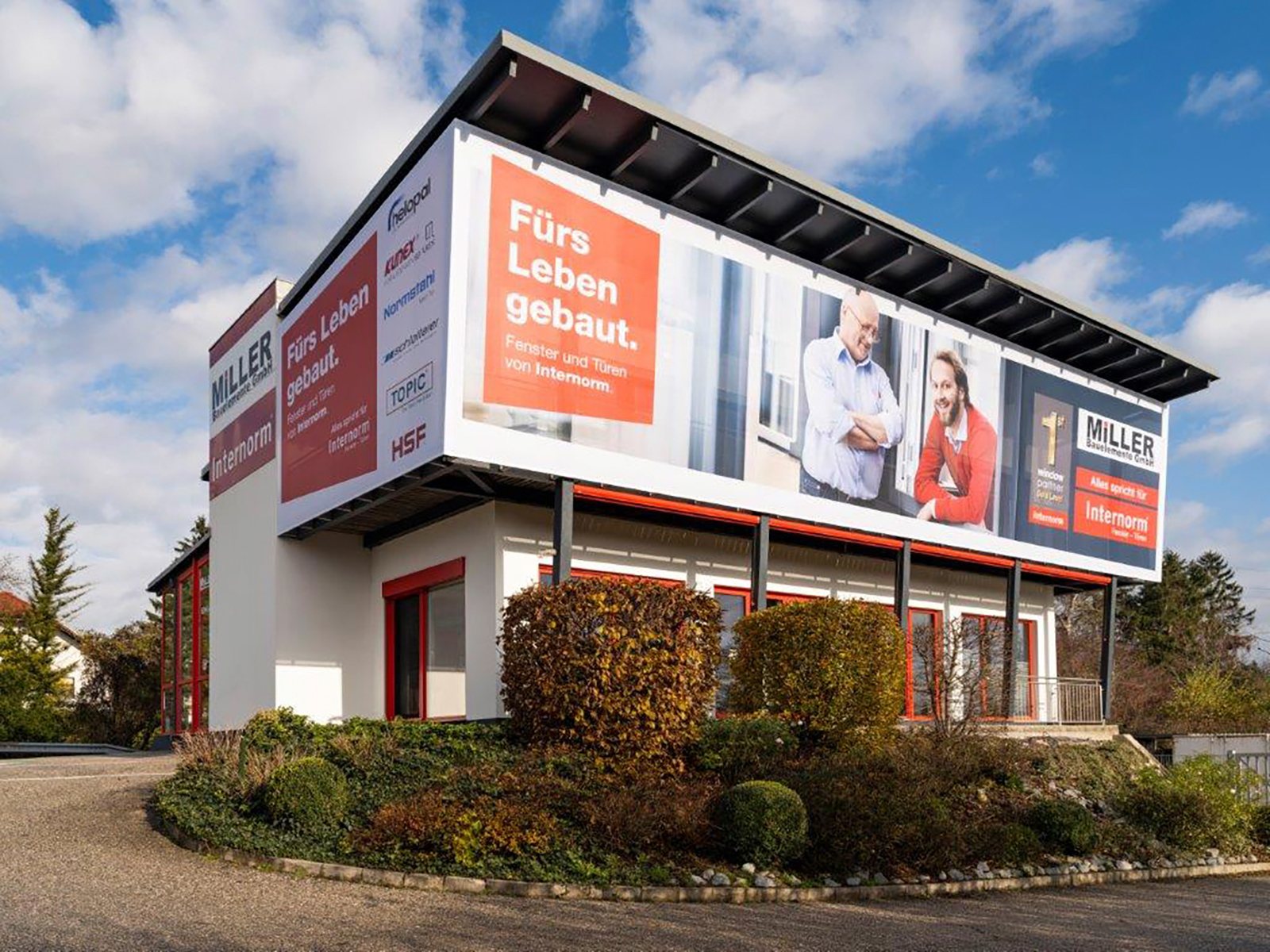 Firmengebäude von außen | Credit: Miller Bauelemente/Kurt Hoerbst