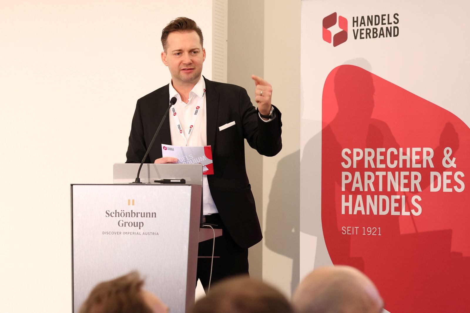 Porträt am Rednerpult