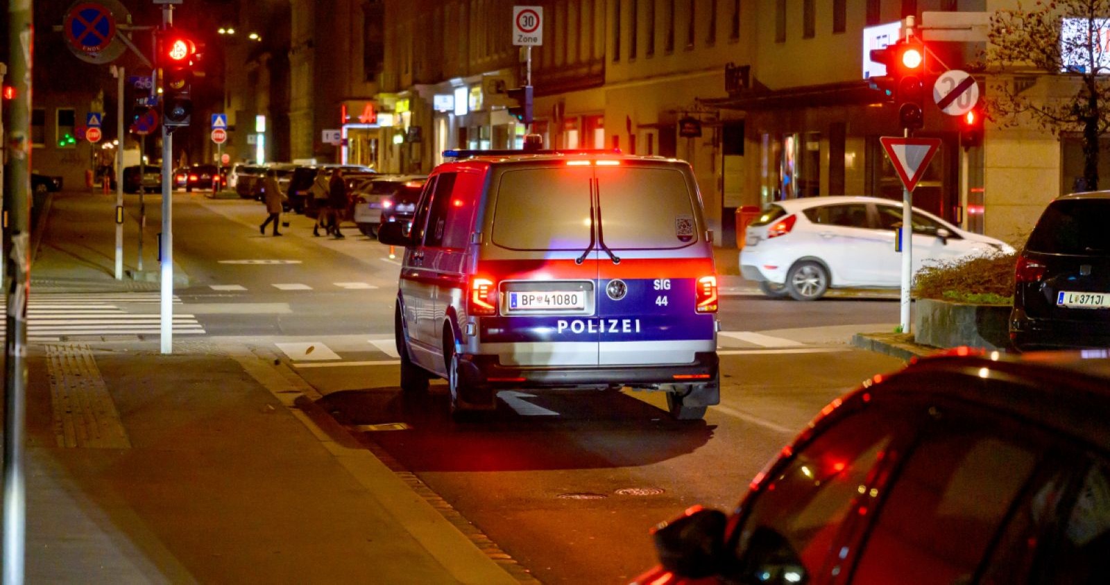 Polizeieinsatz in der Nacht.