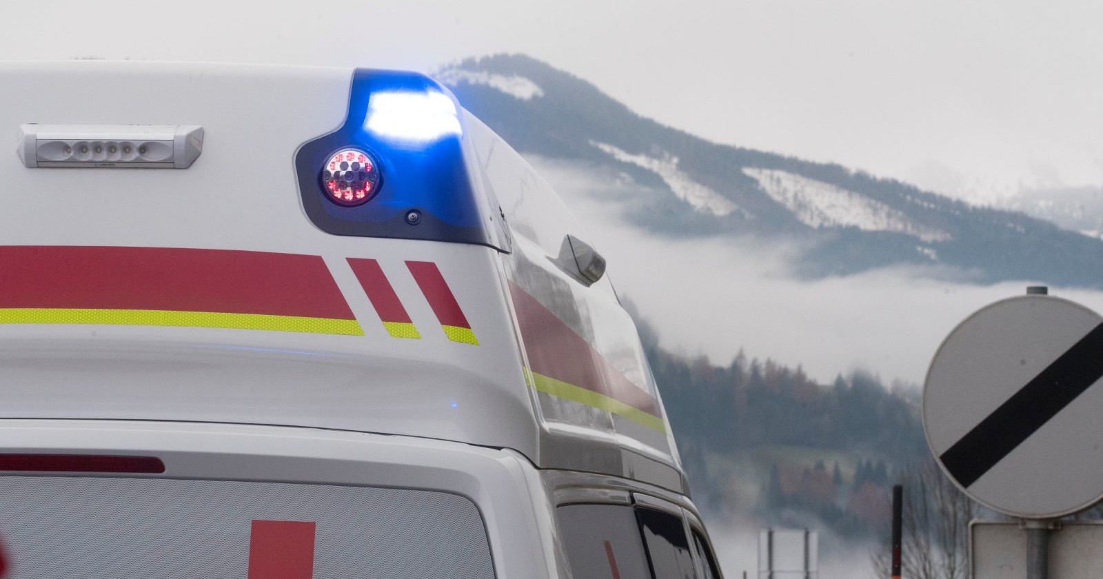 Rettungseinsatz: Schwerer Unfall zwischen einem Pkw und Reisebus in Bad Hofgastein.