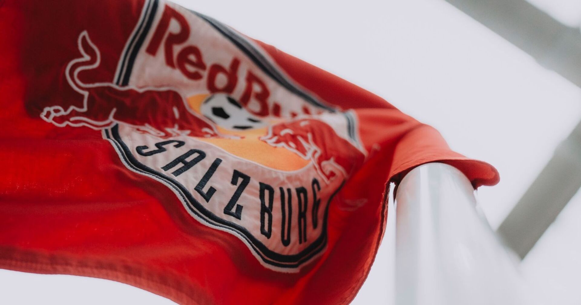 Eckfahne von Red Bull Salzburg.