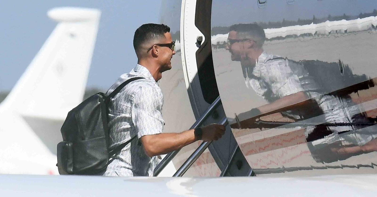 Cristiano Ronaldo vor seinem Privatjet.
