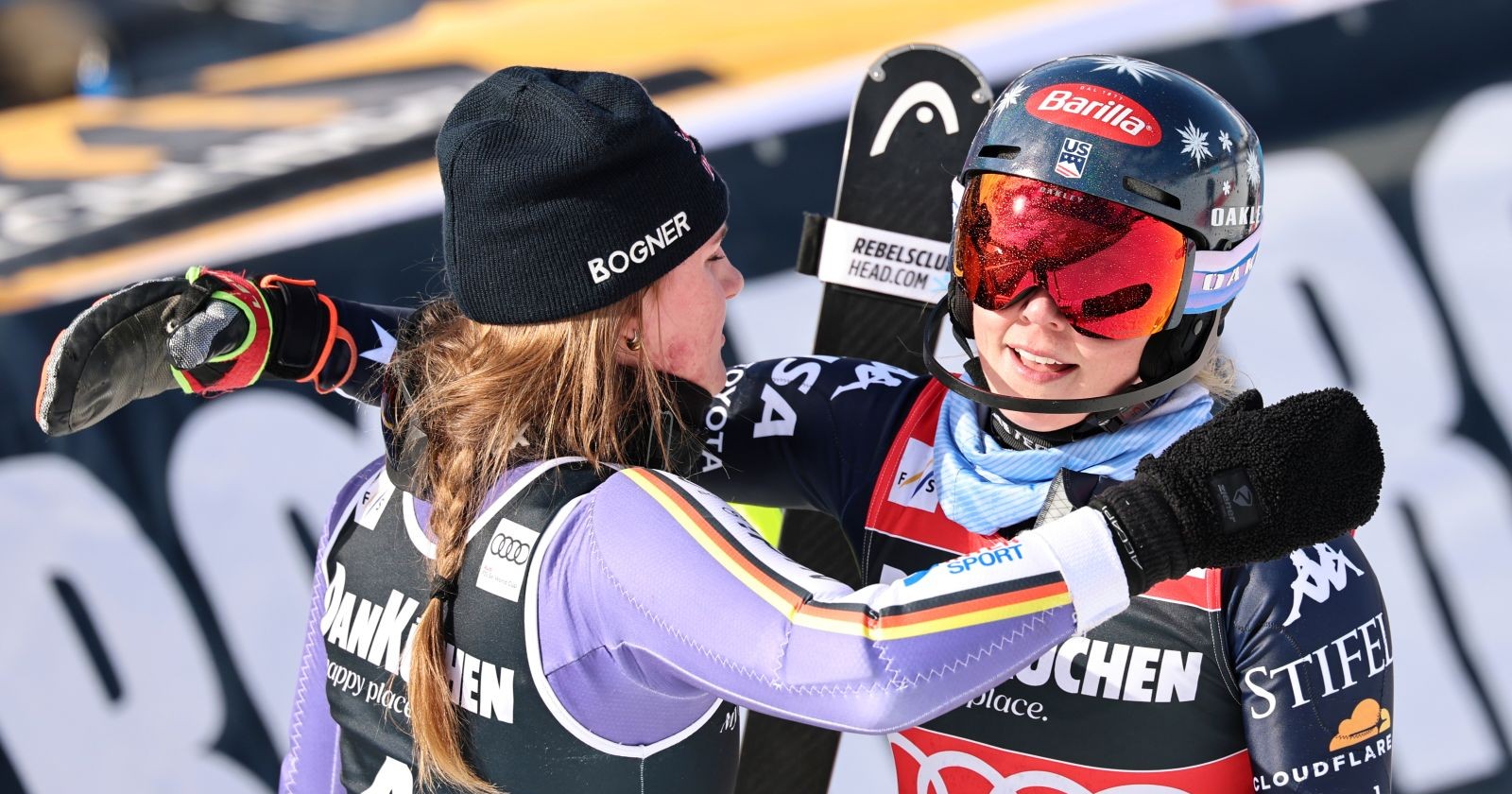 Emma Aicher und Mikaela Shiffrin im Zielraum beim Weltcup-Finale in Hafjell.