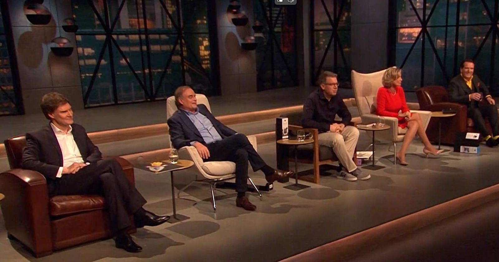 Investorenrunde bei „Höhle der Löwen“ testet Butter Board und diskutiert Anwendung