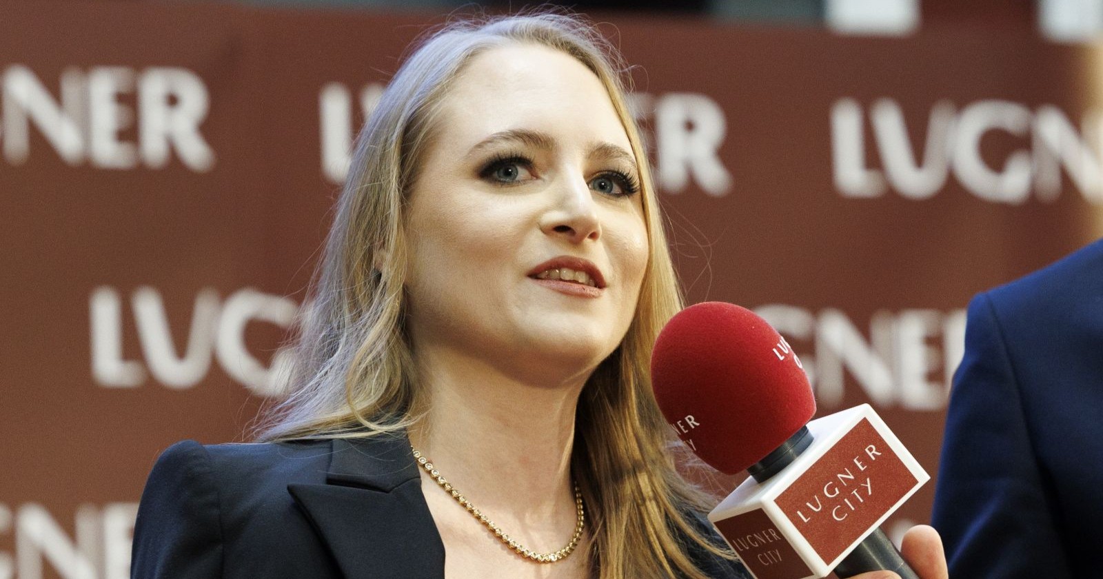 Jacqueline Lugner/ Jacqueline Lugner spricht über ein Telefonat it Simone das kurz vor Richards Tod stattfand.