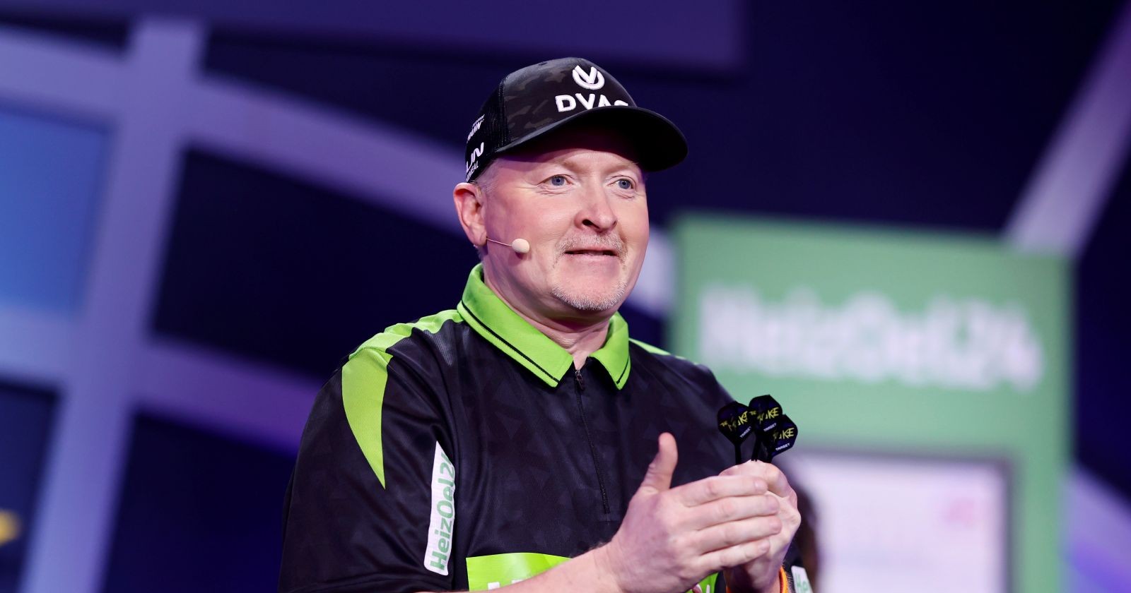 Joey Kelly während eines Dartturniers, in einem Podcast spricht er über Schwarzgeld der Kelly Family