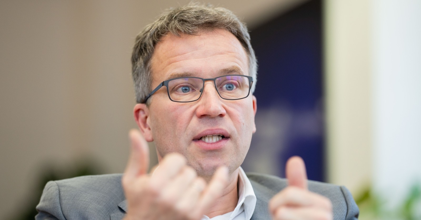 AMS-Chef Johannes Kopf während eines Interviews.