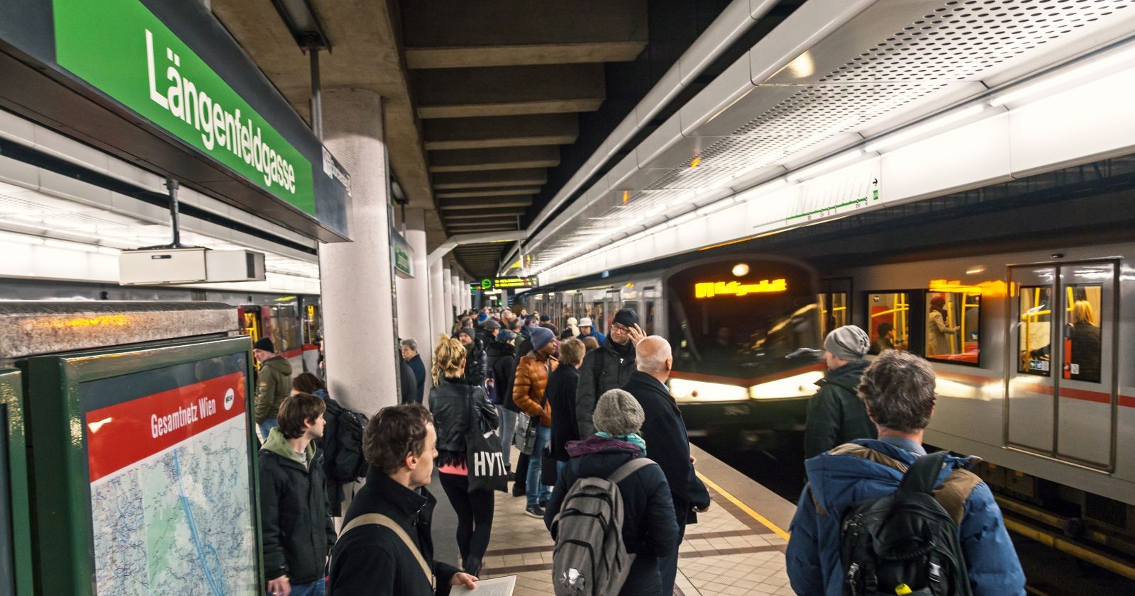 Station Längenfeldgasse der Wiener U-Bahnlinie 4, an der sich am Dienstag ein Unfall ereignet hat