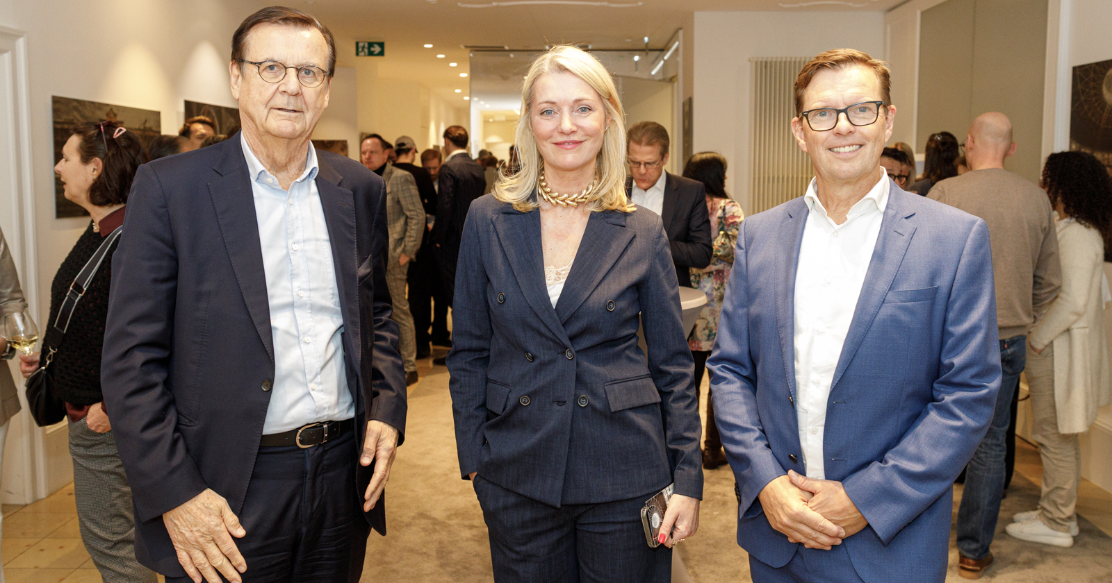 Trio bei der Finissage in den Räumlichkeiten von wohninvest