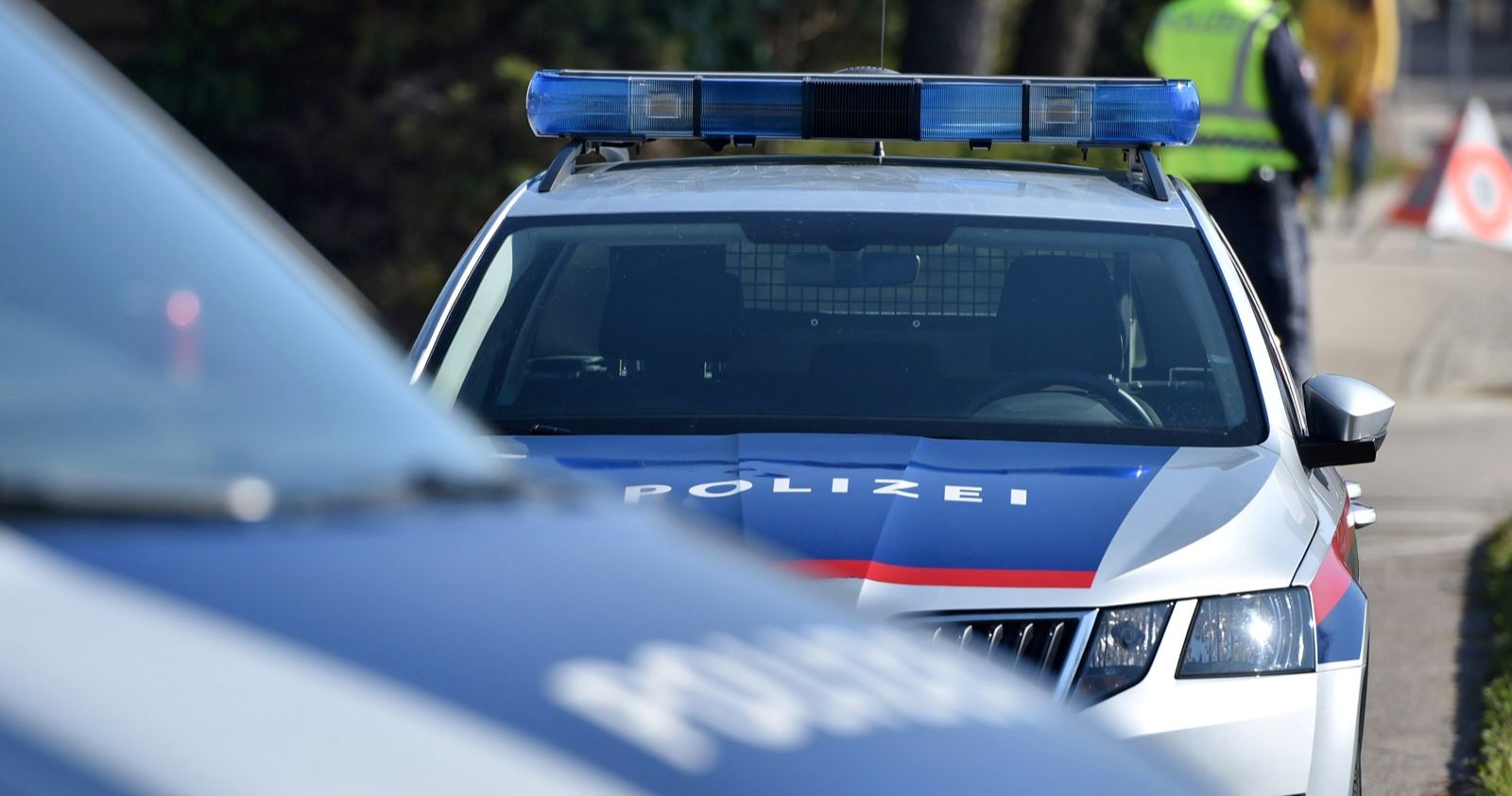 Polizei an einem Einsatzort.