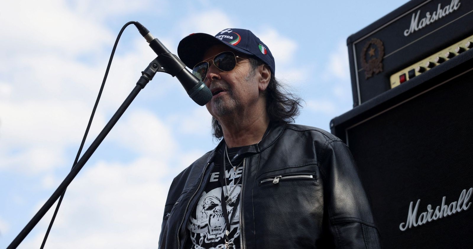 Phil Campbell auf der Bühne.
