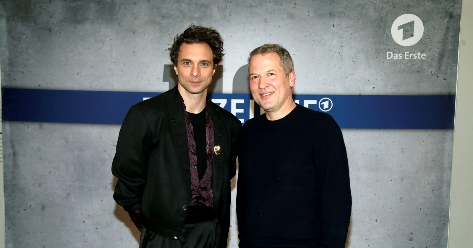 Andre Kaczmarczyk und Felix Karolus bei der Premiere des Fernsehfilms 'Polizeiruf 110: Goldraub' im Filmmuseum Potsdam.