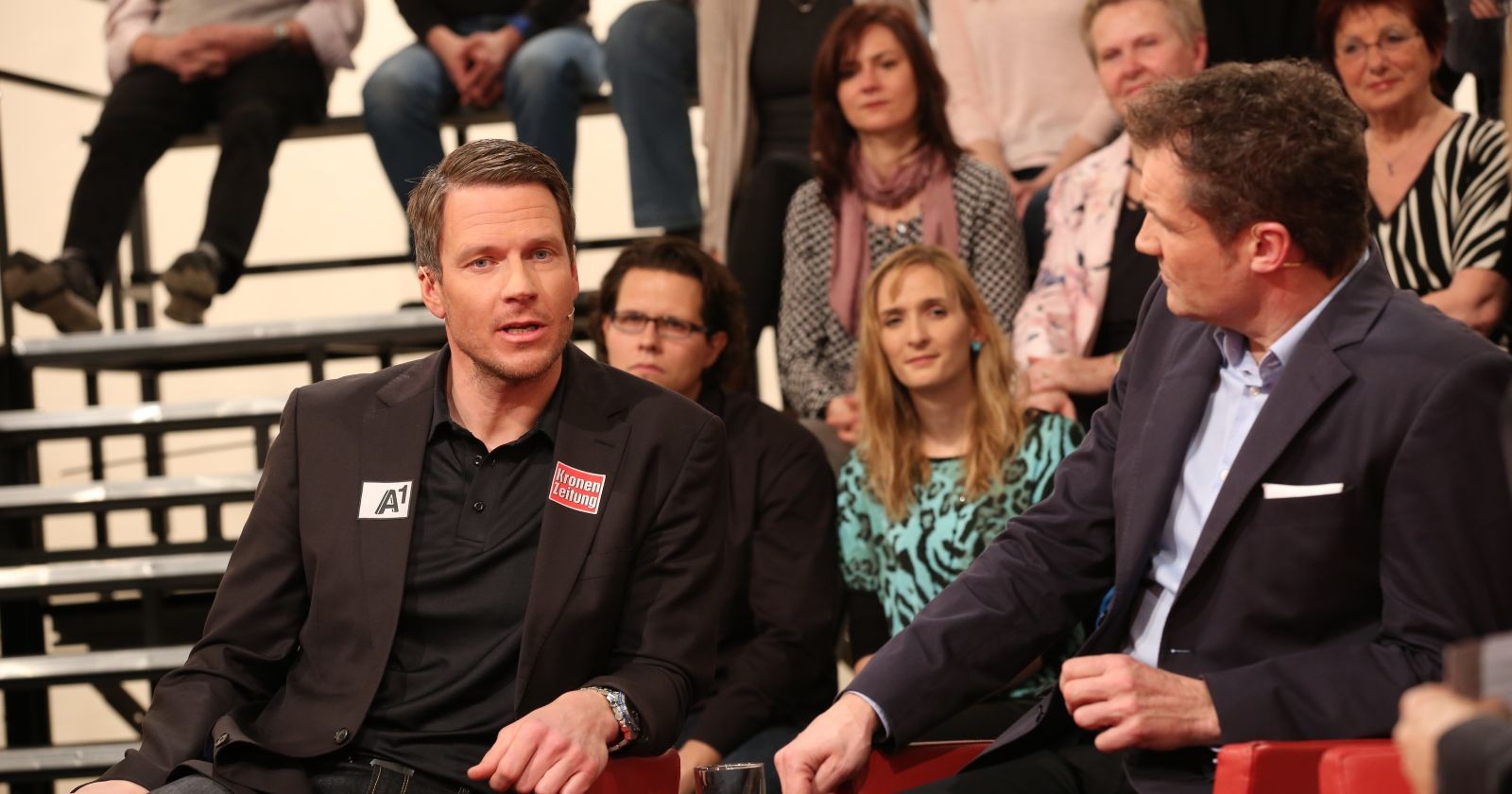 Roland Assinger in einem TV-Studio, der Damen-Cheftrainer hat seinen Rücktritt angekündigt