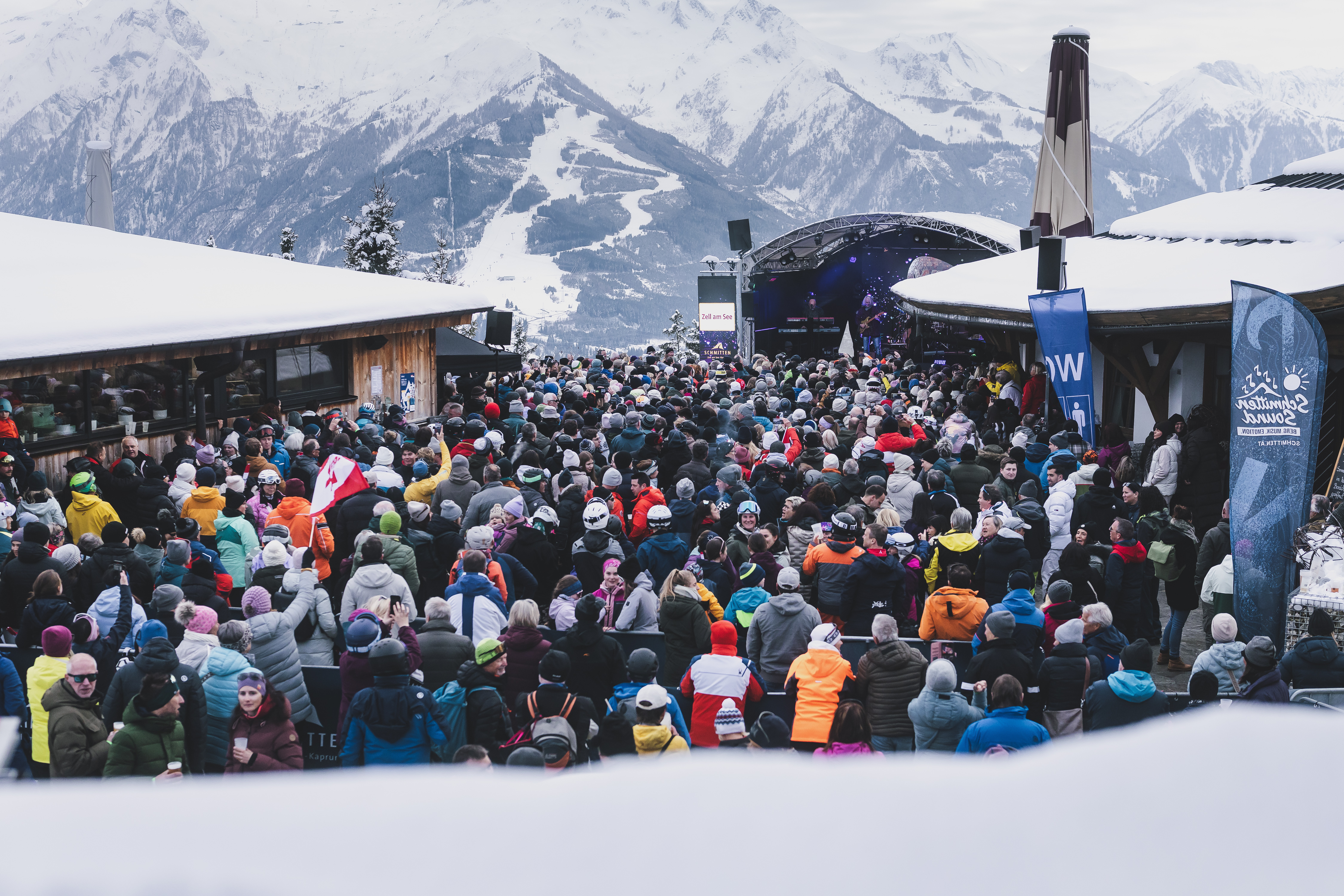 An die 1600 Gäste feierten das Jubiläum mit WIR4plusEINS mit Wolfgang Ambros auf der AreitAlm.