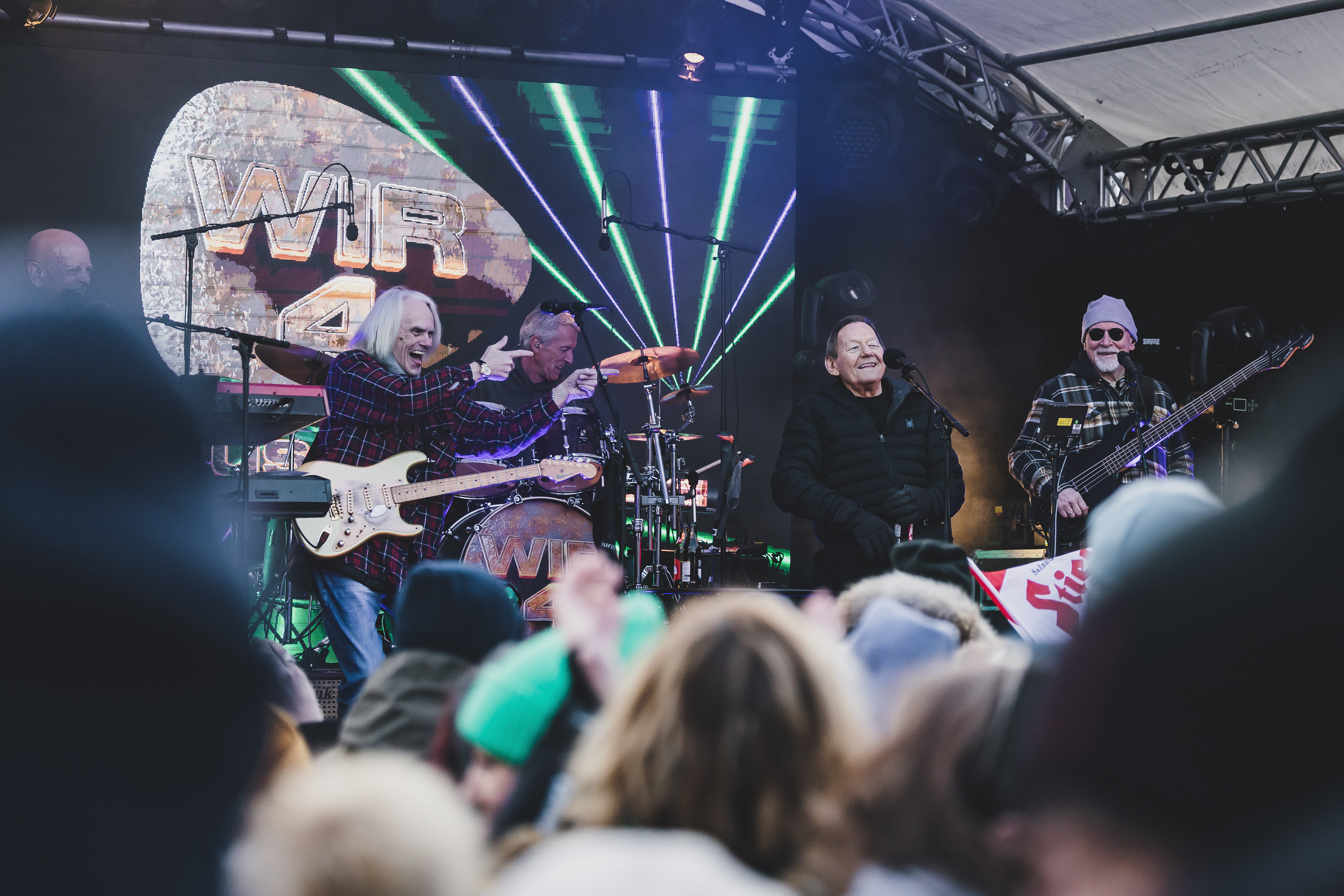 Rund 90 Minuten lang begeisterte die Band die Besucher.