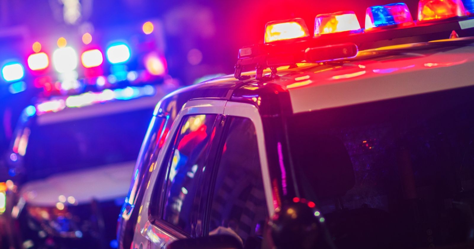 Amerikanische Polizeiwägen mit eingeschalteter Sirene