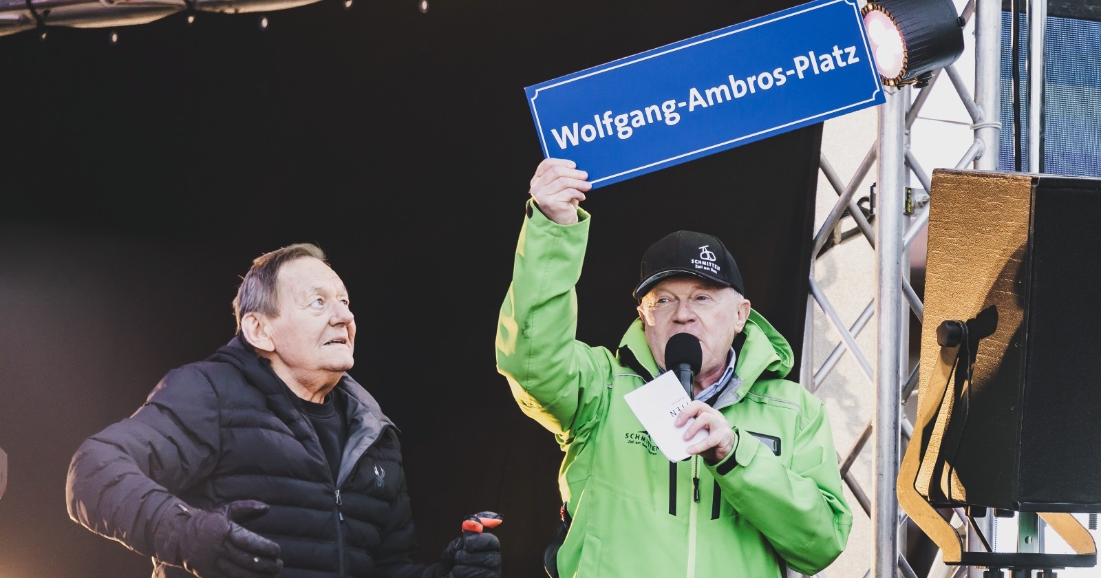 Wolfgang Ambros und Erich Egger bei der Verleihung des „Wolfgang Ambros Platz“.