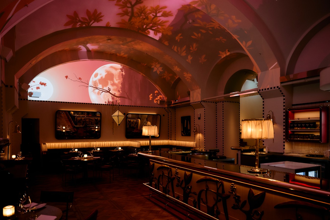 Blick in den Innenraum mit Lichtern