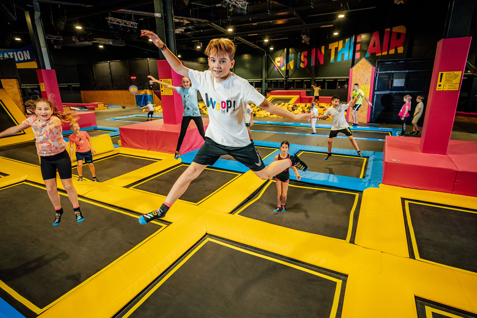 Kinder beim Indoor-Football | Credit: Center West