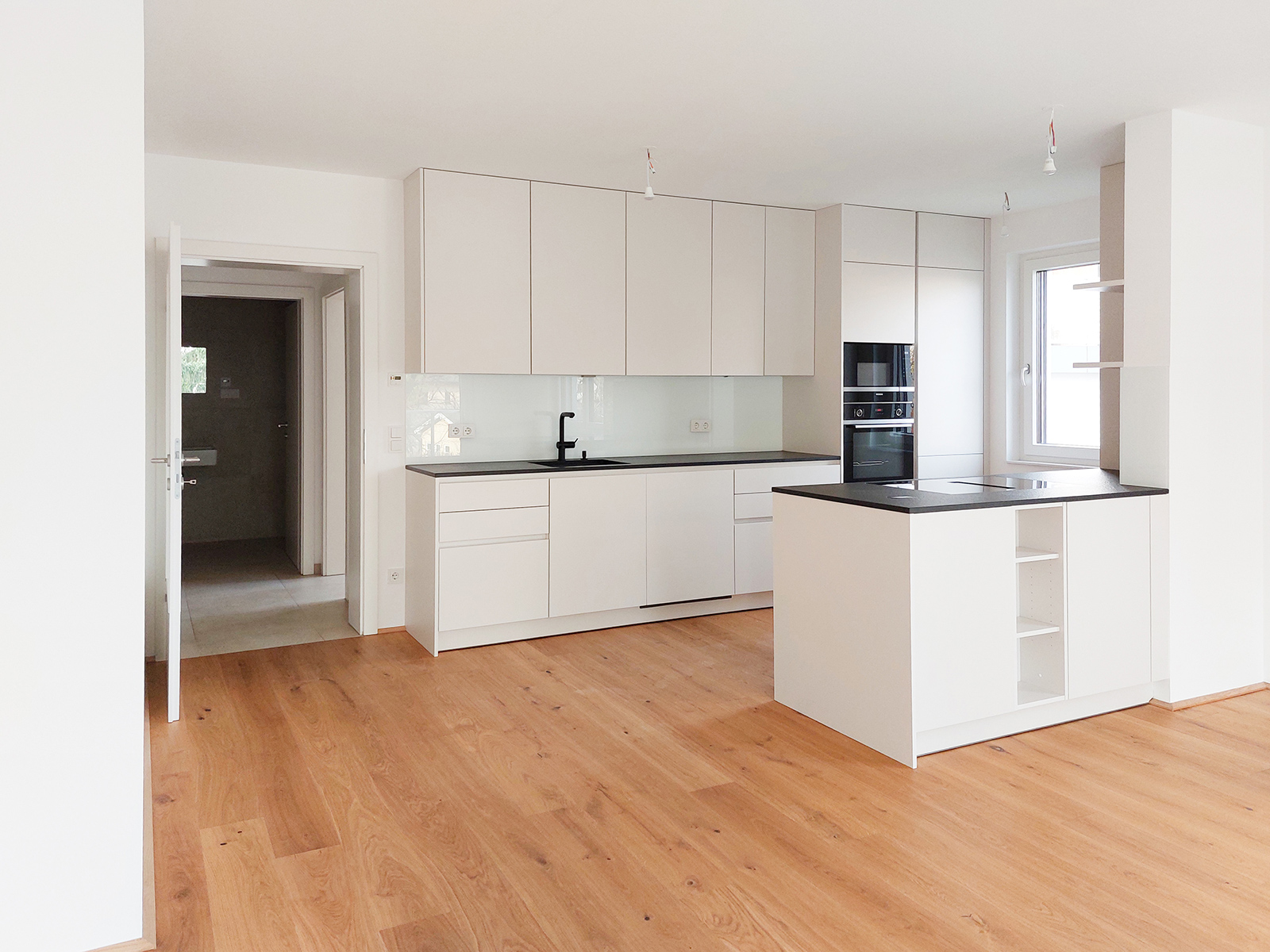 Moderne Einbauküche | Credit: Glorit Bausysteme