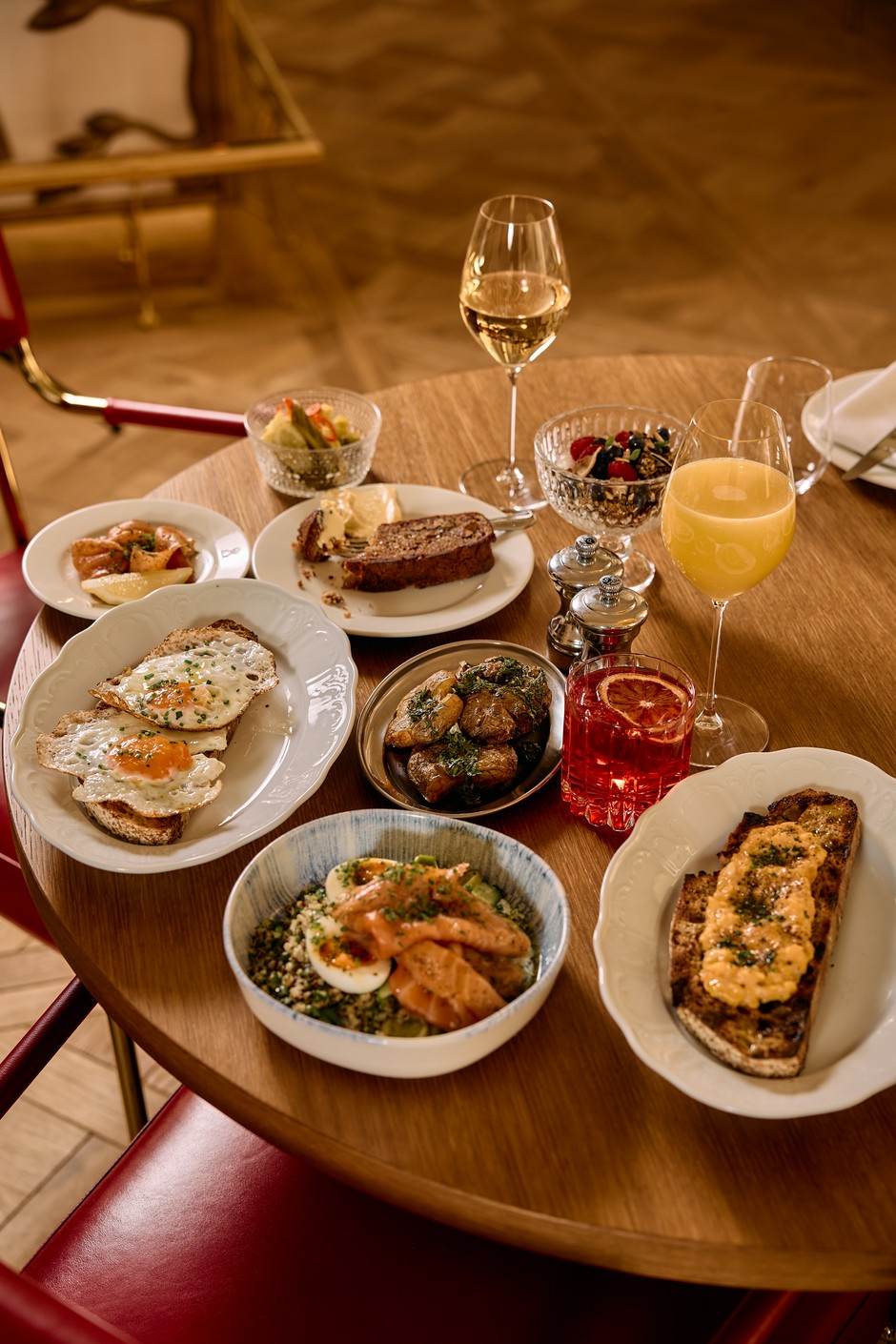 Verschiedene Speisen am Tisch