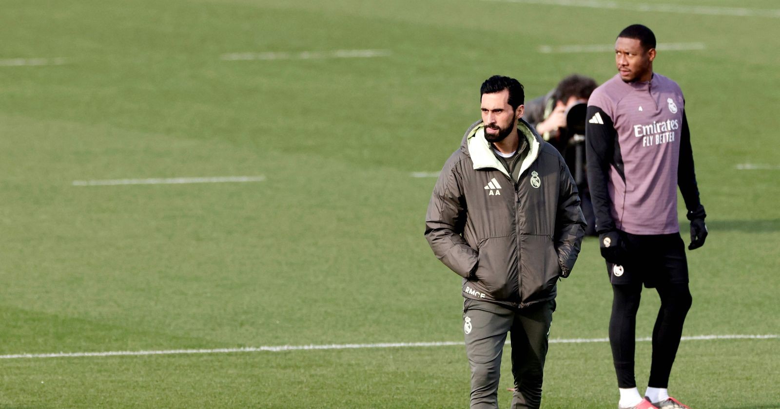 David Alaba und Trainer Alvaro Arbeloa auf dem Trainingsgelände von Real Madrid