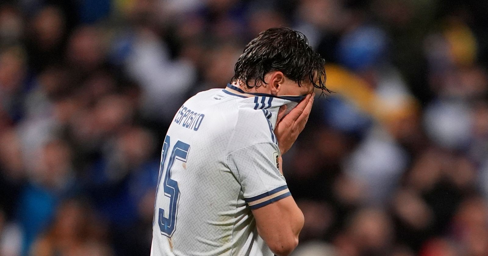 Fußball WM Italien: Enttäuschter italienischer Fußballspieler nach Niederlage in der WM-Qualifikation – Krise bei Fußball WM Italien