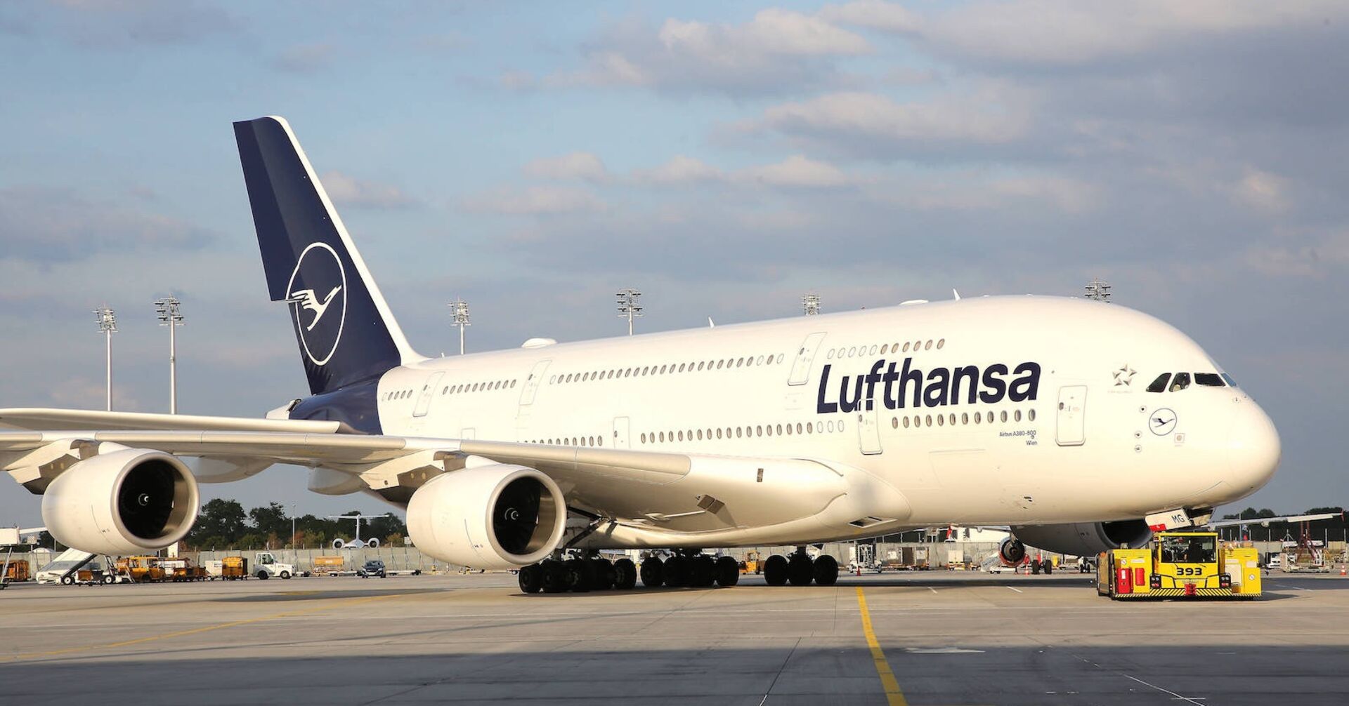 Lufthansa Flugzeug am Flughafen während Streik – Flugausfälle Deutschland, darunter in Frankfurt und München