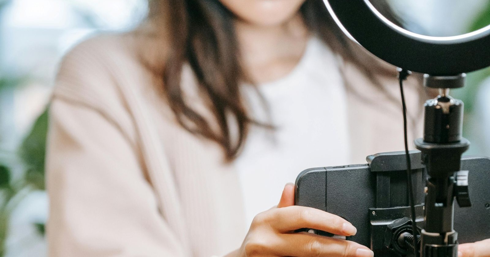 Monniky Fraga (Symbolbild)/ Influencerin Monniky Fraga täuschte eine angeblicher Entführung