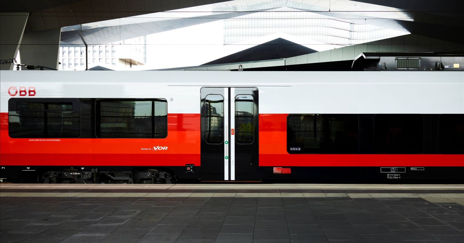Sanierungs- und Erhaltungsarbeiten zwischen Aspern Nord und Wien Hbf führen zu Einschränkungen, im Bild ist eine Cityjet-Garnitur am HBF zu sehen.