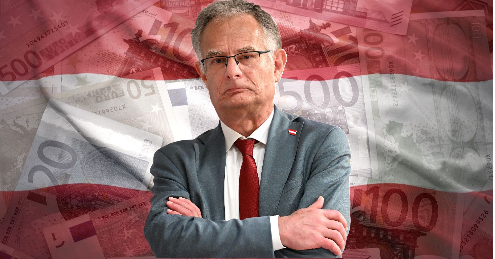 Finanzminister Markus Marterbauer vor Österreich-Flagge und Euro-Scheinen symbolisiert steigendes Budgetdefizit und wachsende Staatsschulden in Österreich
